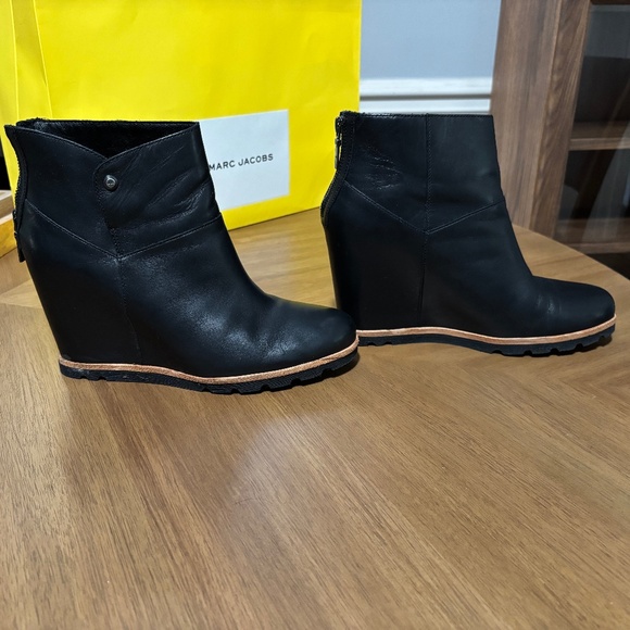 UGG Amal Boot Black Size 10 - Picture 3 of 8
